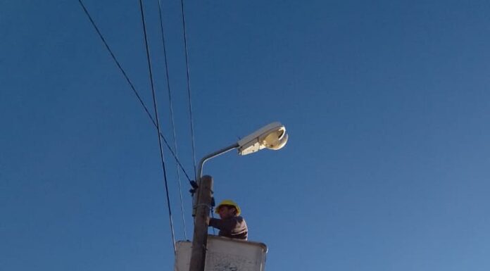 Graves daños vandálicos al alumbrado público sobre Av. Colón