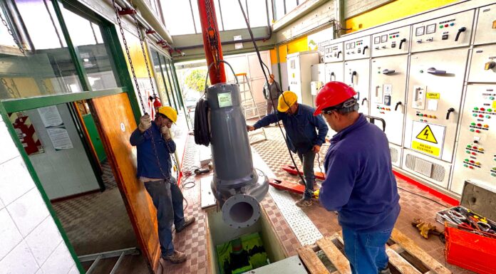 La Cooperativa Eléctrica de Trelew mejora el sistema cloacal con una nueva bomba de impulsión