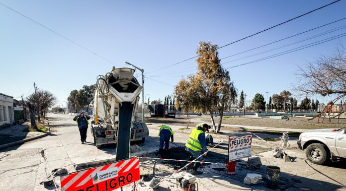 La Cooperativa Eléctrica de Trelew avanza con la reparación de calzadas en más de 200 puntos de la ciudad